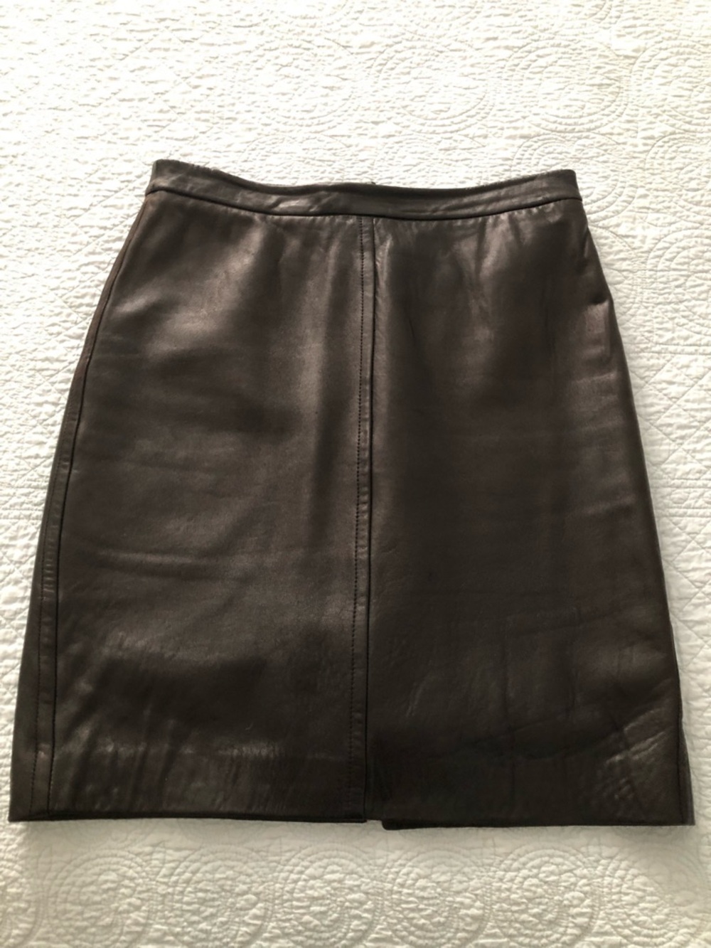 Vintage DKNY lambs skin leather skirt. Size 8.